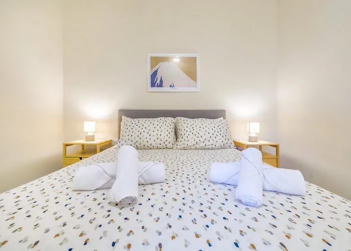 En El Centro Con Parking Y Terraza