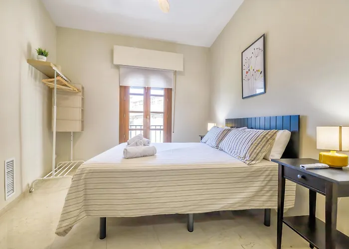 דירה En El Centro Con Parking Y Terraza *