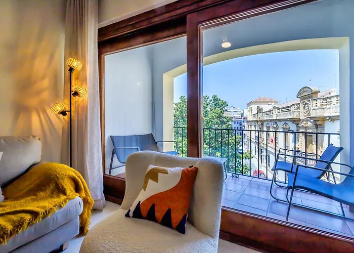 En El Centro Con Parking Y Terraza דירה *