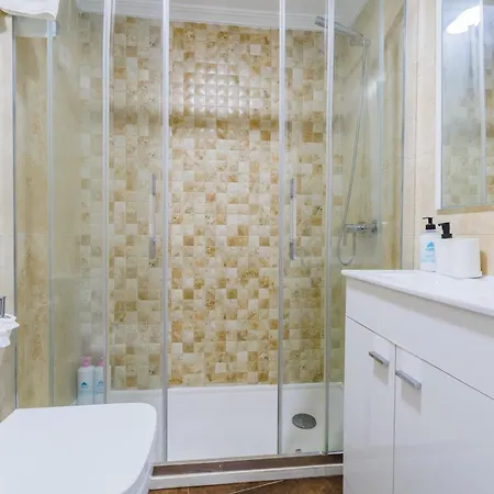 En El Centro Con Parking Y Terraza