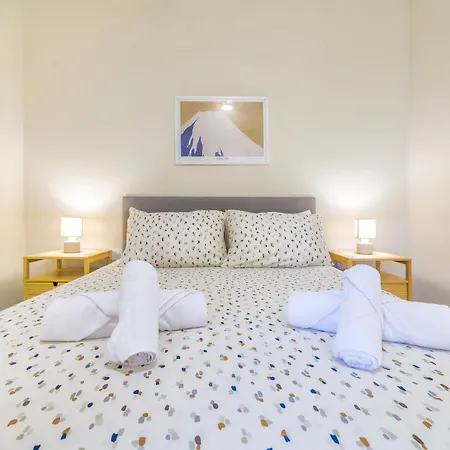 En El Centro Con Parking Y Terraza